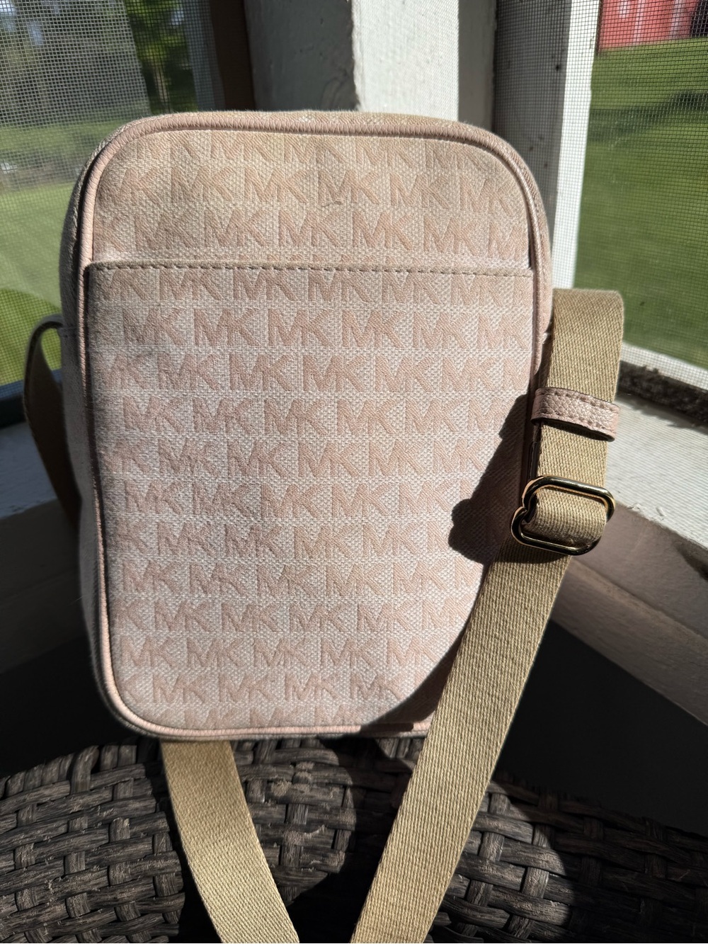 Michael Kors Cream Blush Signature Canvas Crossbody GUC - Picture 3 of 13